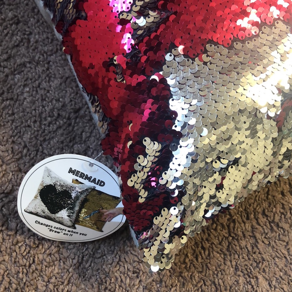 Sequin Changing Pillow - Picture 2 of 3